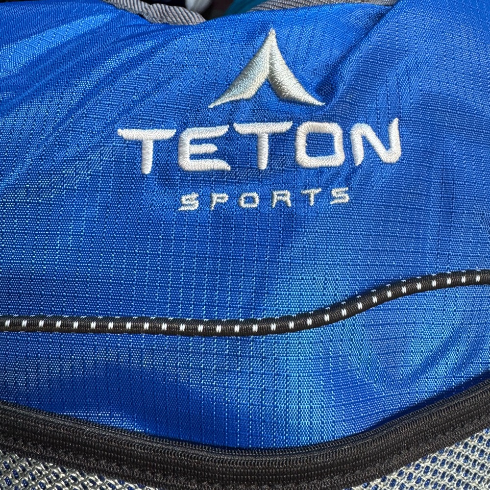 TETON Sports 2L Trailrunner 20 Adventure Hydration Pack Carrier Blue/Gray NWT - Picture 5 of 12